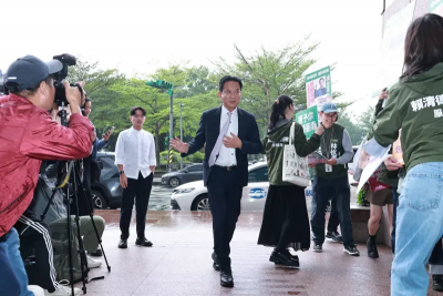 賴瑞隆初選勝出　1700同框林俊憲車掃拚最後一哩路