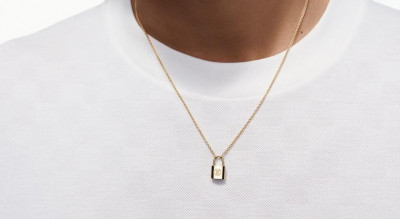 LV Silver Lockit紀念吊墜首推黃K金版本！入手珠寶還能關懷弱勢兒童