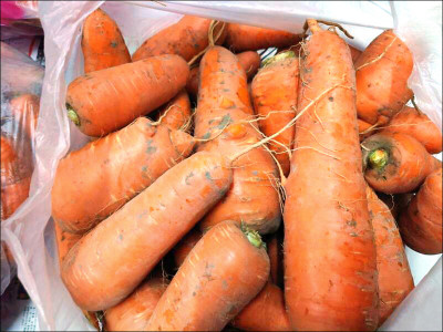 配角蔬菜紅蘿蔔 中醫：生食偏寒 煮熟健脾補中焦