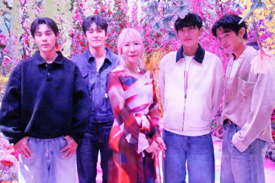 蜷川實花被台男包圍！《流星》4帥看展　各務孝太曬黑糗被當移工