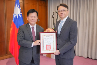 代表總統頒發續聘書！林佳龍授證APEC企業代表：打造經濟日不落