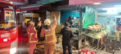 快訊／新北新莊鐵皮雜貨店火警　1男滅火跌倒挫傷送醫