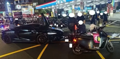 很香的車禍？千萬麥拉倫士林左轉加油　撞外送員剛取的炸雞全撒了