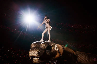 央視護航蔡依林中國巡演！讚巨蟒像女媧靈蛇　打臉網友邪教抹黑