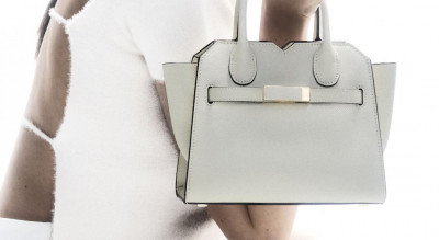 PANTONE年度色「雲舞白」掀純淨風潮！Valextra以羊皮紙白書寫留白美學