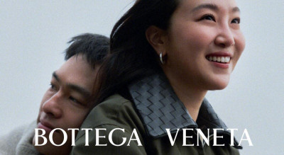 楊祐寧抱妻騎車哼〈甜蜜蜜〉放閃！BV新春短片糖度超標