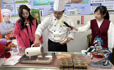 台南佳裏奇美醫院「食神」現身 推長者友善年糕