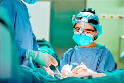 達文西手術隱藏傷口 乳癌切除完整保留乳房