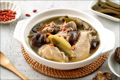 手腳冰冷勿盲目喫補 中醫：補錯恐更傷身