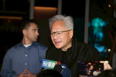 張忠謀輪椅出席餐敘　黃仁勳：兩人一起喝威士忌、聊得很愉快