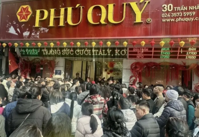 銀價狂飆引爆搶購潮！越南民眾排隊搶買白銀　等半年也甘願