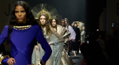 93歲傳奇設計師辭世！VALENTINO高訂秀以紅色開場 致敬靈魂人物