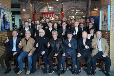 全台最有錢的照片！黃仁勳兆元宴大合照點點名　全是AI供應鏈核心