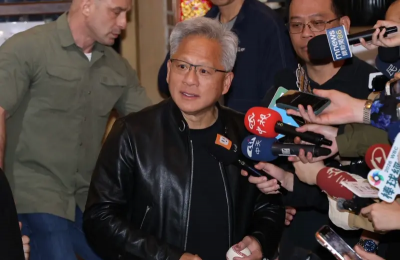 黃仁勳親自替魏哲家送行　喊台積電10年內產能將增超過1倍！