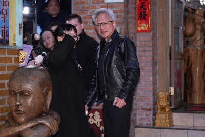 親切發飲料、油飯給粉絲媒體　黃仁勳：今年是極其重要的一年