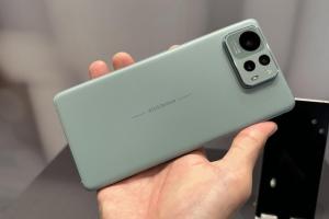 華碩末代旗艦手機逆勢漲價！通路大驚：價格硬度堪比黃金