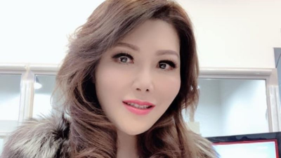 張雅琴身材也太好！穿細肩帶短洋裝大露少女腿　根本不像62歲