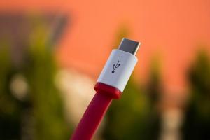 不只用來傳資料！USB 孔迎來 2 大改革、變身為 AI 加速器