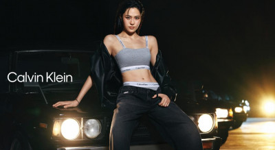 泰國GL濃顏女神鄺玲玲爆紅！夜景前「解放」辣拍CK 極品曲線全網暴動