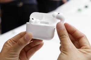 不只聽音樂！傳蘋果新一代AirPods Pro內建相機、功能曝光