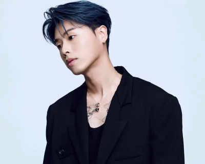 HowZ熱戀袁惟仁20歲愛女！昔日惜肉如金　現裸身拍照改當花花公子