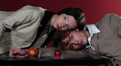 情人節「Apple of My Eye」穿搭靈感！粉色甜到融化 手銬飾品栓緊另一半