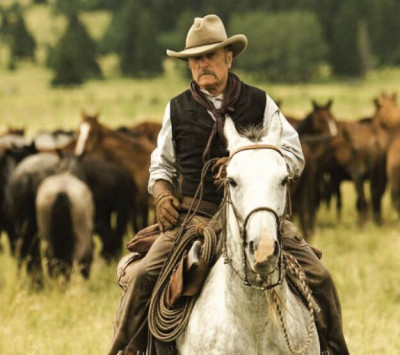 影帝一生摯愛 勞勃杜瓦在馬背上找到長壽祕訣