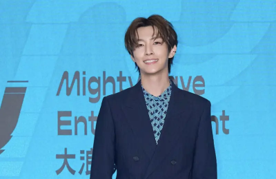 炎亞綸過年試手氣！2000刮刮樂爽中1萬元　網虧：財神爺喜歡帥的