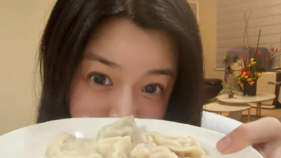 陳妍希離婚回台灣過年！大素顏喫水餃模樣曝光　根本是女高中生