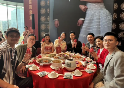 《雙囍》大巨蛋辦桌！劉冠廷、余香凝婚宴來真的　280觀眾喫喜酒