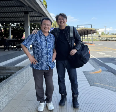 強碰選舉死對頭　前綠委：很不爽攬著他到外頭涼亭踹共！