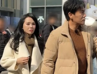 伊能靜大衣忘剪吊牌邊走邊晃！陪老公秦昊逛街出糗　被虧想退貨？