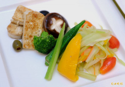 喫飯也能達減重效果？ 專家曝可多選「負卡路裏」食物