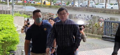 張榮發千億遺產案開庭！家事法庭罕見媒體大陣仗　張國煒脫口這句