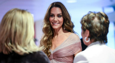 凱特王妃這件「玫瑰粉禮服」7年前就穿過！舊衣二穿靠換髮型再現優雅