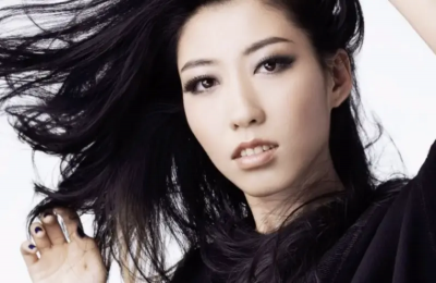 曲婉婷唱紅「深深的腦海裡」！母貪污3.5億判無期　欲復出遭撻伐