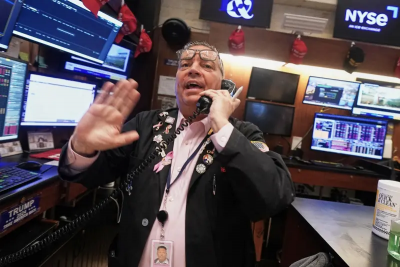 美股道瓊漲逾300點！AI衝擊降溫軟體股反彈　台積電ADR勁揚4.25％