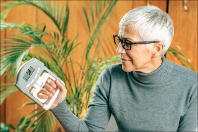 50歲後肌肉每年流失1％ 「握力」檢測肌少症風險