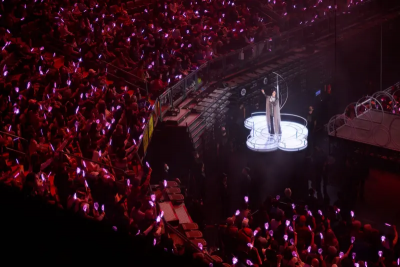 江蕙高空秀！升到3層樓高 經紀團隊：她完全不怕高、我們嚇死