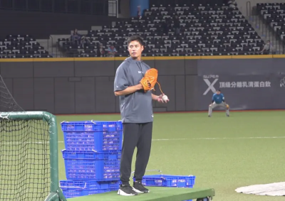 經典賽／陳偉殷替中華隊餵球！看「費仔」打擊練習：揮棒速度很好