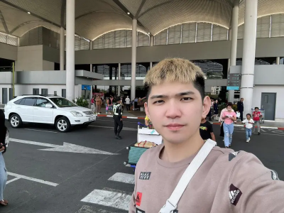 晚安小雞返台倒數！粉專突曬金邊機場照　小編鬆口：卡在流程