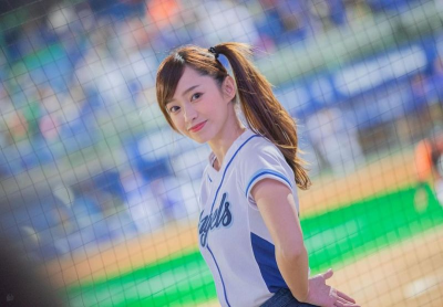 富邦女神丹丹應援一半衣服炸開！啦啦隊緊身衣解密：兼顧美感安全