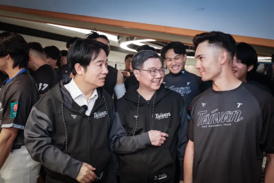 卓榮泰現身東京巨蛋觀賞經典賽！日媒：實屬罕見