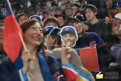 WBC台韓戰台灣人多到被舉牌！球迷一見台灣隊3字秒變乖：願意配合