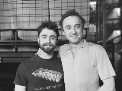 《哈利波特》宿敵變真愛！湯姆費爾頓強抱丹尼爾　24年情粉絲感動