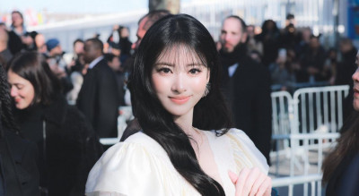 Ros&eacute;超甜小師妹巴黎街頭炸深V！布料尺度暗藏玄機