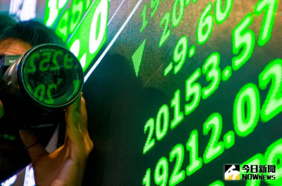 中東戰火點燃市場恐慌　新台幣重貶逾2.1角、最低見31.9元