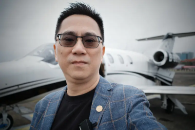 486先生PO松指部搭機照嗆聲！粉絲質疑恐觸法　包機費用意外曝光