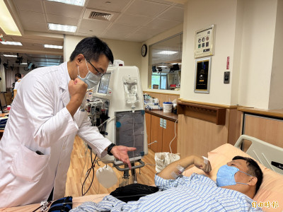 驚險！騎士重症肌無力 急煞車竟難擡頭看路