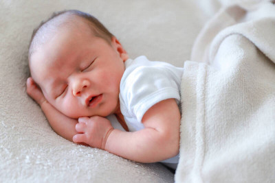 嬰幼兒奶粉怎麼挑？醫解析無乳糖、水解蛋白